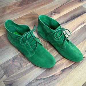 Breckelle's Green Suede Oxfords Lace Up Shoes Women's Size 8.5